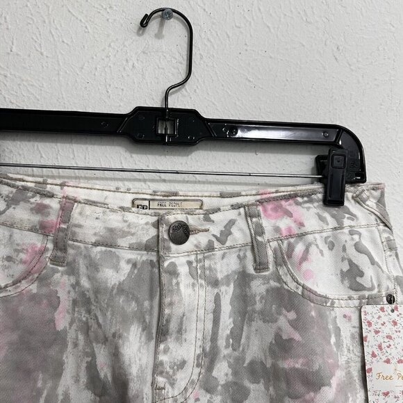 Free People White Denim Shorts Pink Grey Paint Splash Frayed High Waist Size 28 - Picture 2 of 8